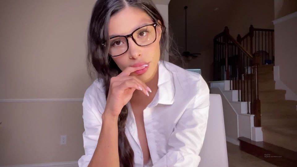 Skyler Lo - Slut Secretary - Role play