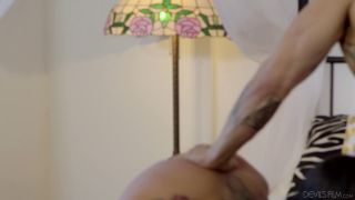 Lily Lane Atrapé a mi esposa follando la ayuda (Porno de Amateur)