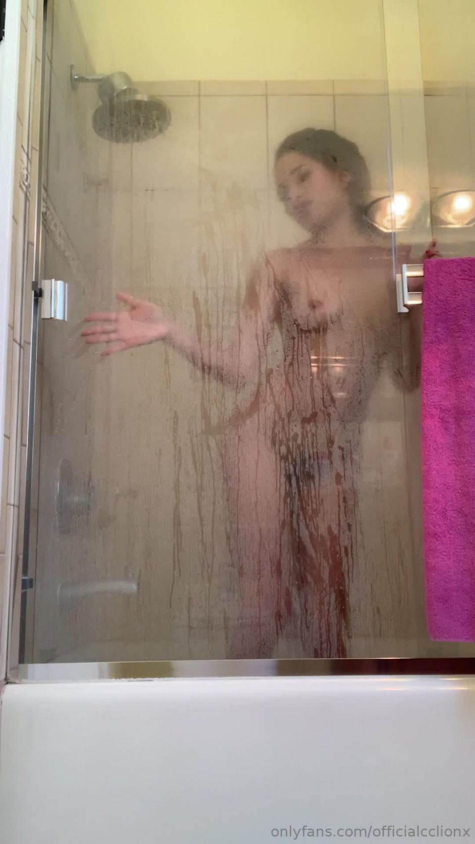 Cecilia Lion - officialcclionx OfficialcclionxGetting all cleaned up after a messy shoot for Nympho - 19-06-2019 - SiteRip