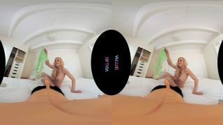 Could You Handle A Milf Like Me - Smartphone VR
