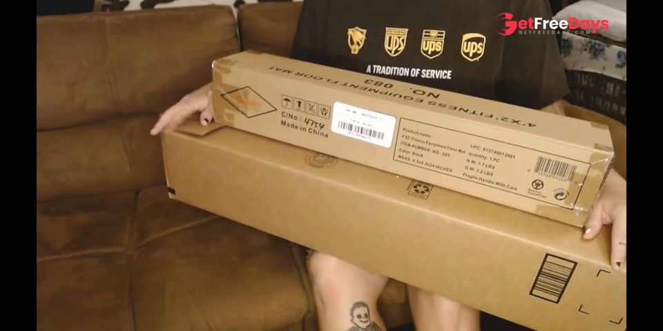 [GetFreeDays.com] Horny Housewife Seduces The UPS Girl Pussy Eating Porn Video July 2023