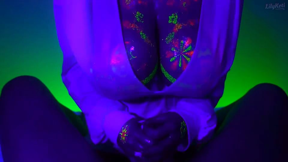 Lily Koti Tetas Grandes en Nuevo Video de Teta