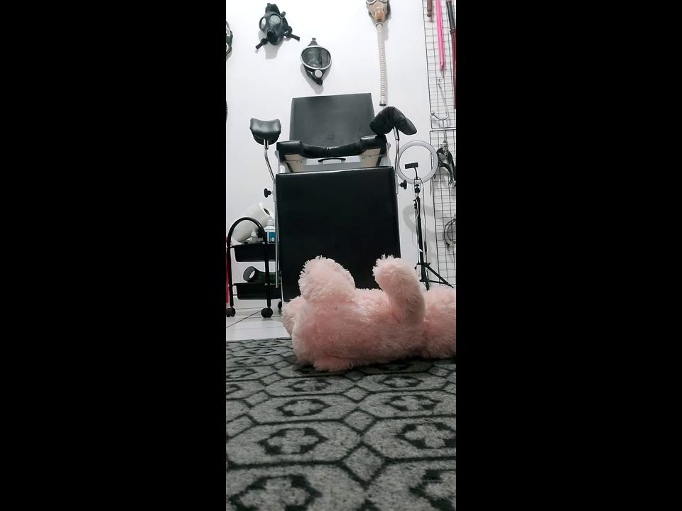 Madame Fermans aka madamefermans - 03-26-2022 OnlyFans Video - Esmagando a pelucia  Cruel feet queen video fetish Madame Fermans