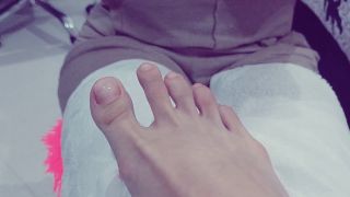 KimmyVampire - Doing My pedicure