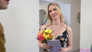MomWantsCreampie – Sydney Paige: Your Stepmom Is Hot For Me  lingerie Sydney Paige