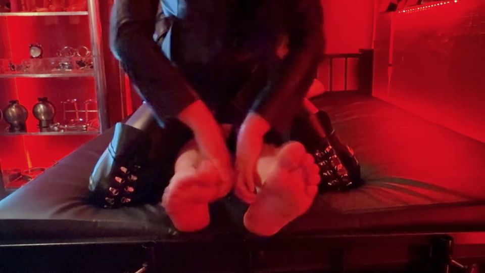 LadyBlackdiamoond - Kitzelbehandlung Intensivo - HD 720P