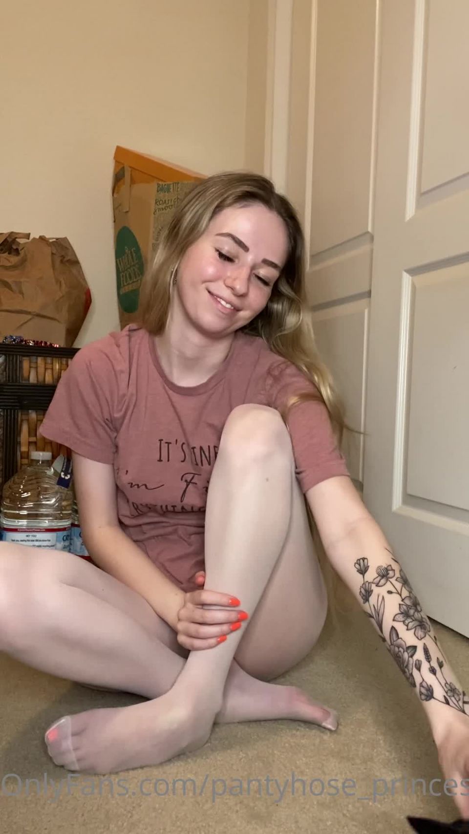 Rileydee99 - pantyhose princess99 () Pantyhoseprincess - just messing around and yes my pantyhose on my feet are starting to get super dirty 10-07-2021