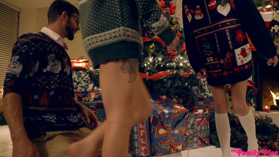Christmas Family Sex Creampie!