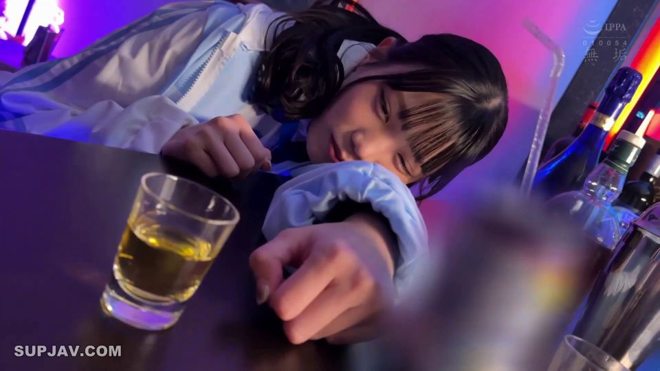 Reducing Mosaic MUKC-087 BARで出会った仕事終わりのコンカフェ嬢と ベロ酔い店内3P・ホテルお持ち帰りイキ過ぎ乱交SEX 望実かなえ