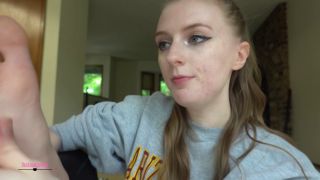 online xxx clip 42 Destinationkat - Lamer y chupar mis dedos de los pies  adoración pie  pies porno macro fetiche