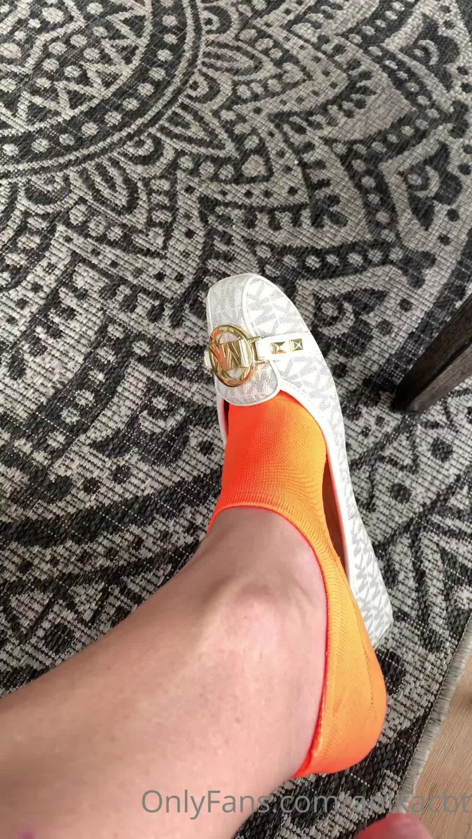 Onlyfans - Goddess Anika - anikacbt - anikacbtYa I know the socks dont match the shoes but its fun Xo anika - 09-10-2021