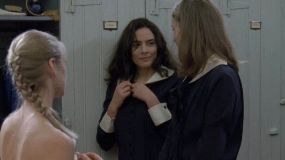 Helene Darras, Marion Monier - Les petits meurtres d'Agatha Christie s02e01 (2010) HD 720p - (Celebrity porn)