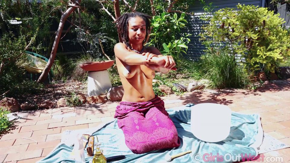 25-04-14 Desirae Beam Solo 1080p - Chicas fuera del oeste - Solo
