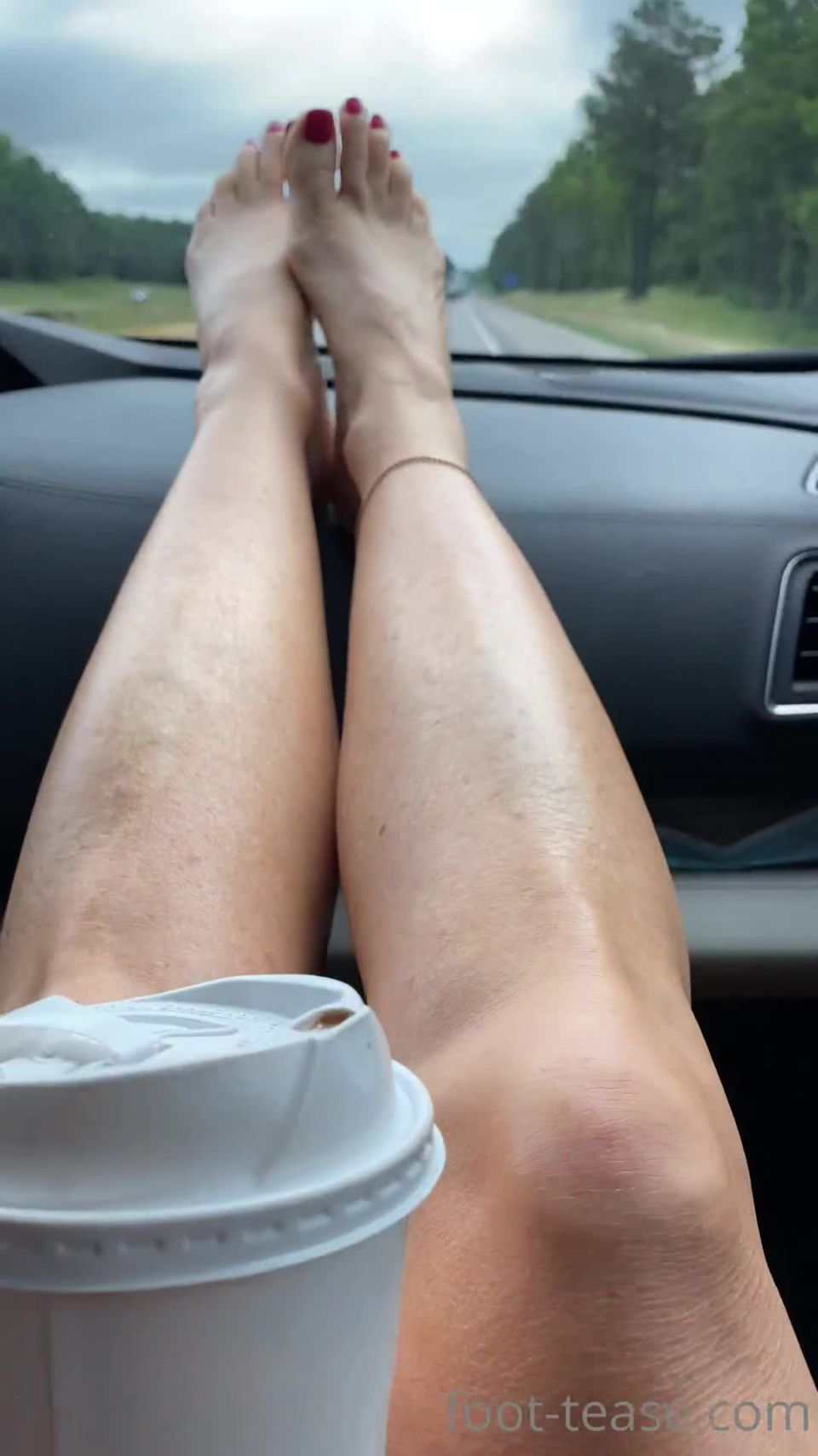 [footjob-porn.com] Onlyfans - Janet Mason_163_janetmasonfeet-30-05-2020-376527190-Morning Greeting from the road #feetonthedash #sexyfeet #beepbeep Leak