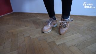 Sexiest Feet And Soles In Gym (Sneakers, Perfect Soles, Gym Feet, Smell