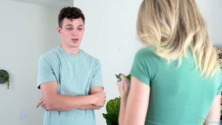 Blonde porn Gigi Dior MomsBoyToy – Gigi Dior: Stepmom’s Sexy Socials