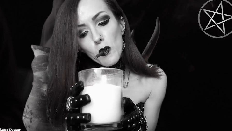 Gothic chica costumbre (fumar)