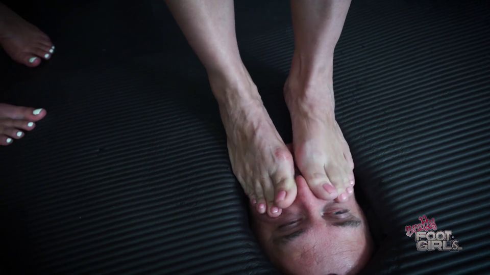 Xbrats Bratty Foot Girls Holidays From Hell December To Remember (Femdom porn)