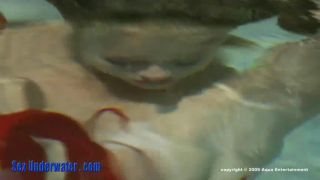 Sexo bajo el agua de la felonía p1 041909xuwdnldwmv