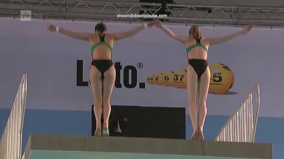 Diving double synchro nippleslip voyeur 