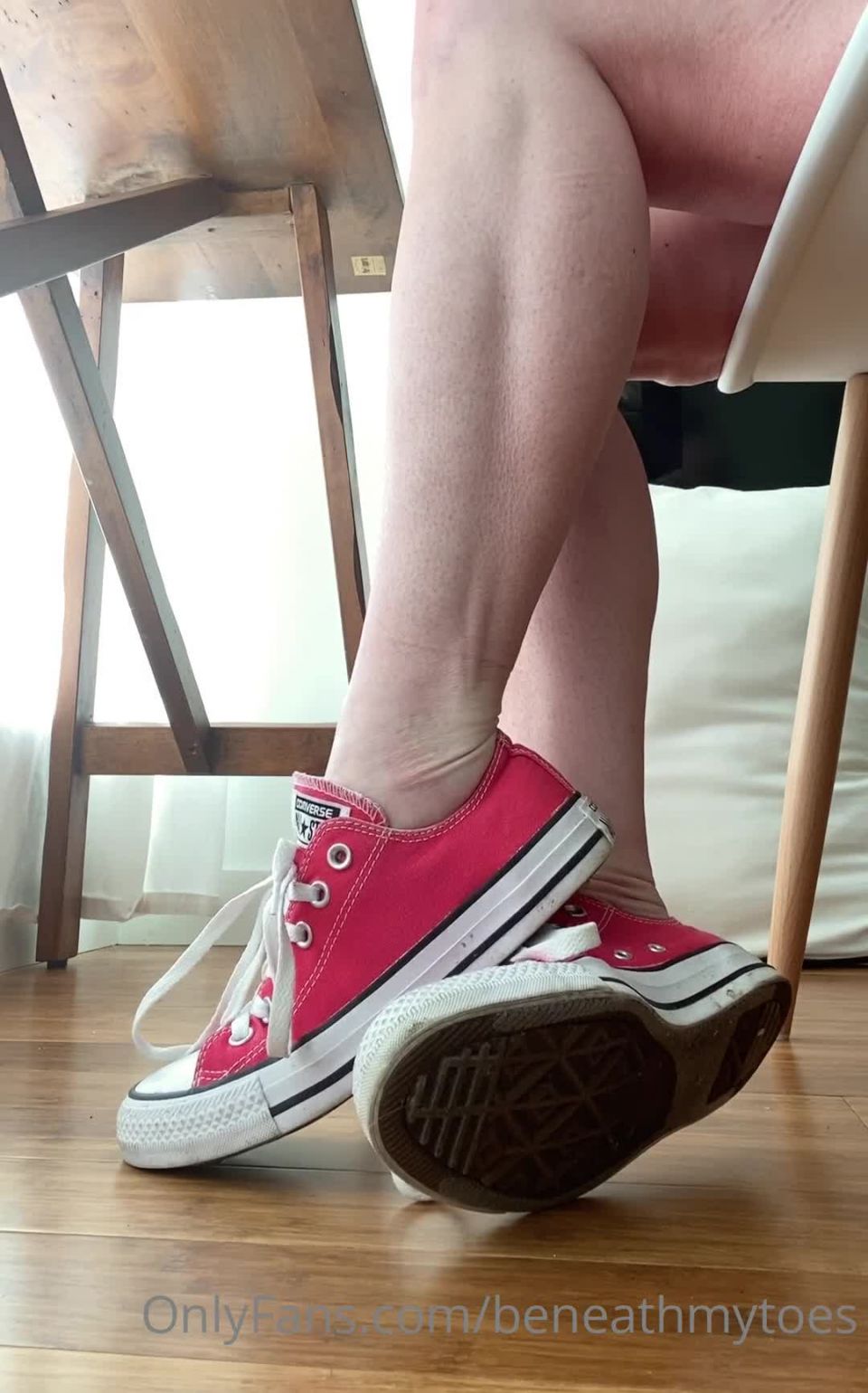 Onlyfans - Beneathmytoes - Chucks and socks - 19-06-2020