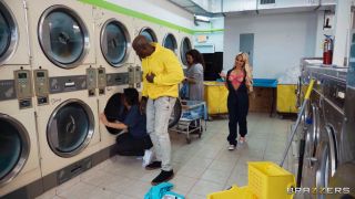 Laundromat Loads - Luna Luxe Video Sex Download Porn