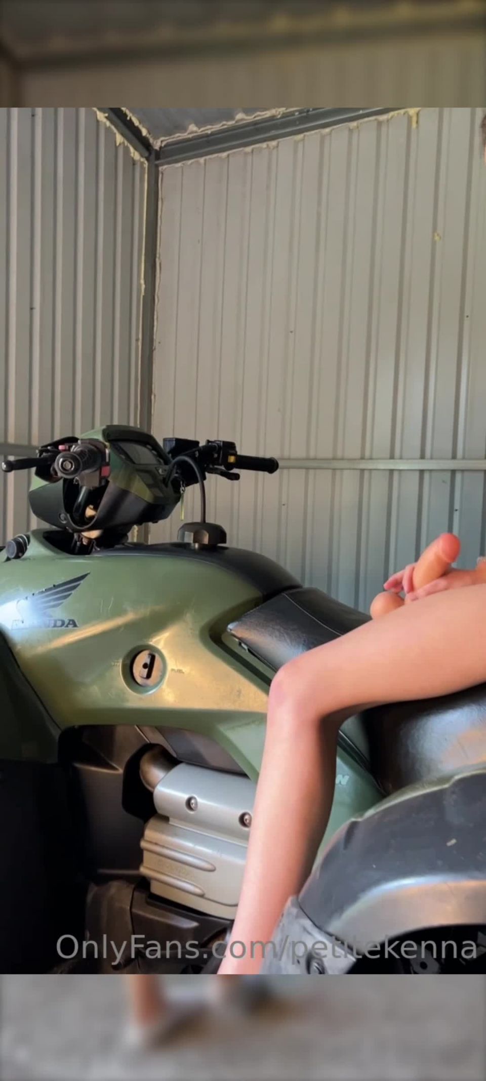 Noches de adultos Secretos calientes que se descubren explorando la noche Temptati