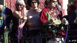 Mardi Gras Chicks Flashing in the Streets Public!