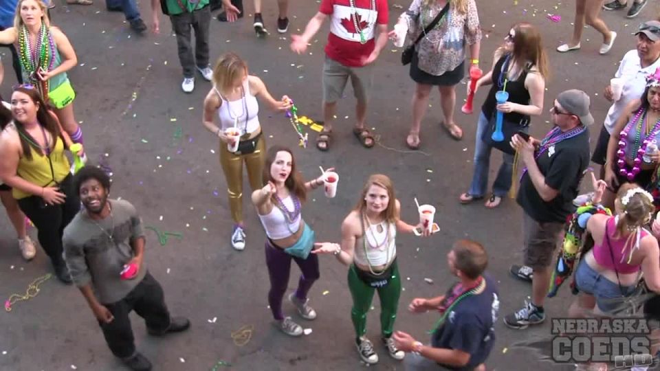 Mardi Gras 2017 From Our Bourbon Street Apartment Girls Flashing For Beads Lesbian