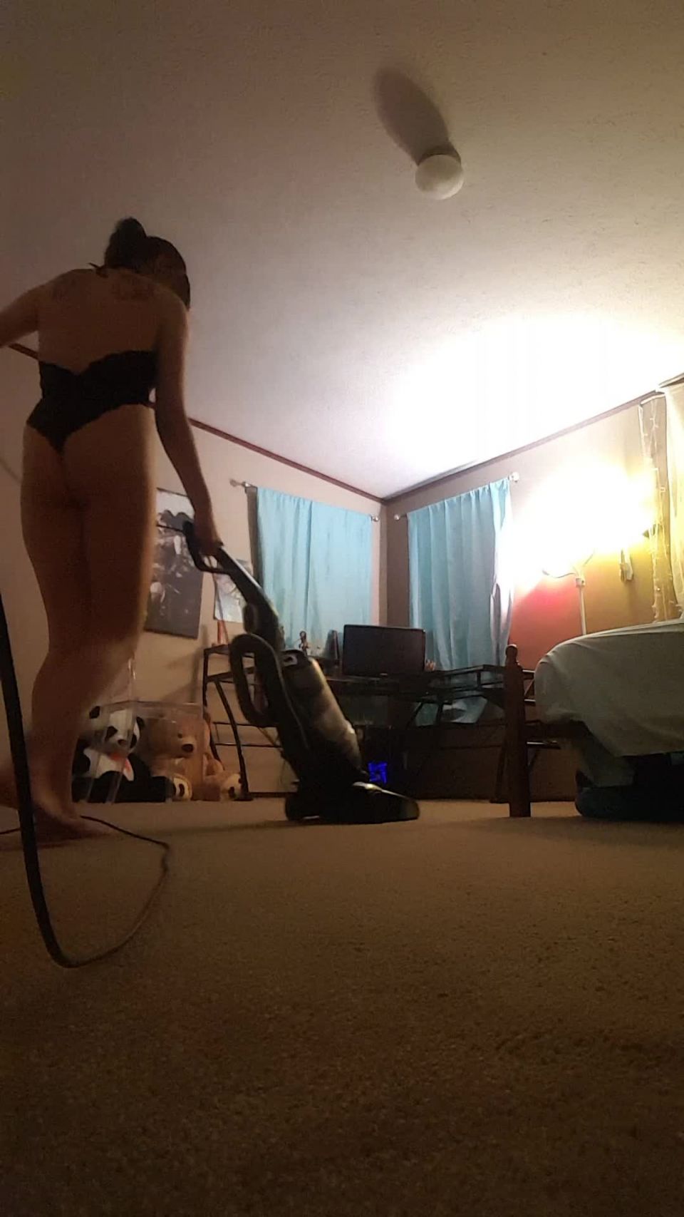 Pt 3FrostyPrincess - Vacuum Slave