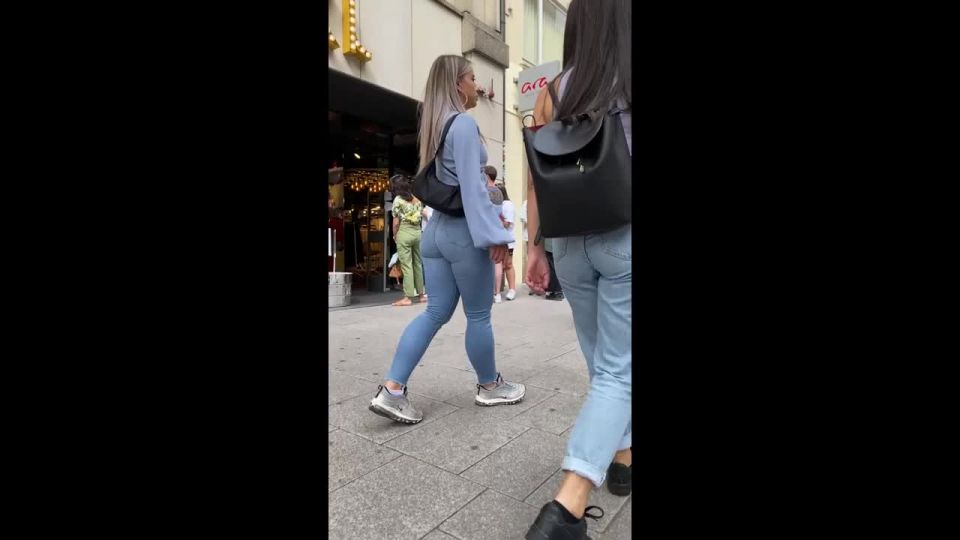 Interesting shorty got a thick ass in tight jeans