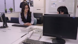 6284 The Secret Face Of A Plain Glasses-Wearing Office Lady B...