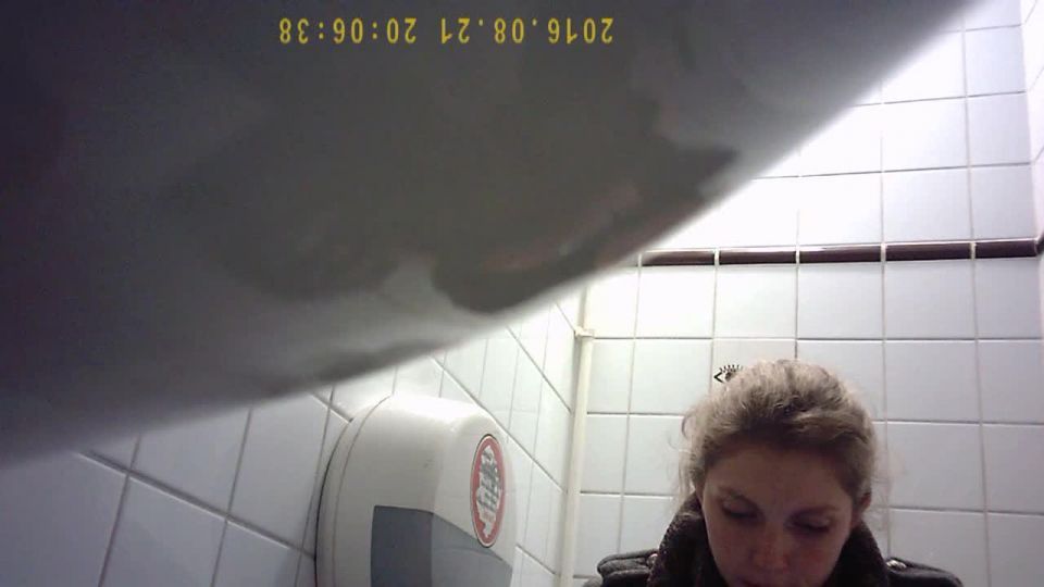 Voyeur – Student Restroom 173 - [Webcam]