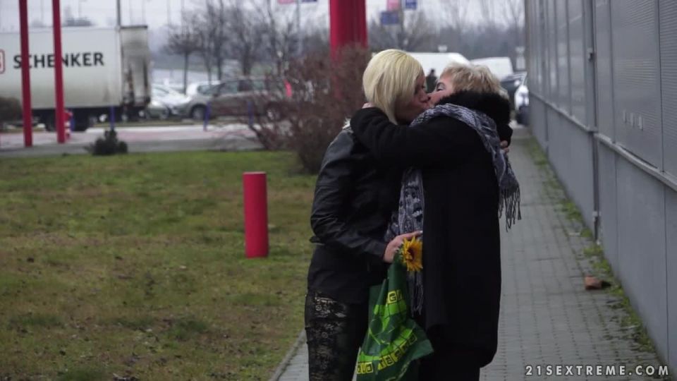 Love in the bus stop bbw 