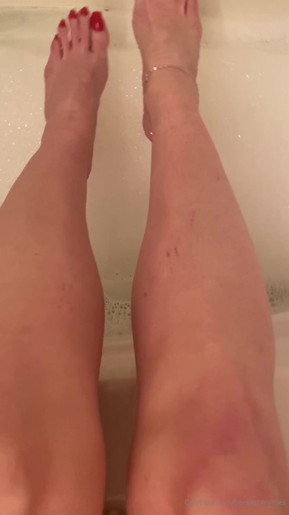 Onlyfans - Beneathmytoes - Had to scrub them up - 15-04-2020