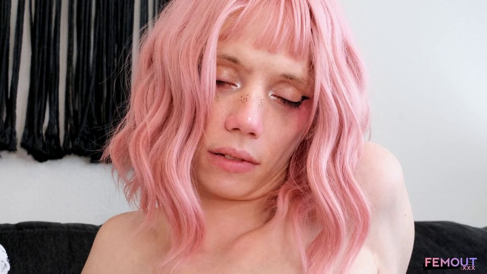 Lewdy Booty Aventura: Transexual Solo en Lencería y Medias