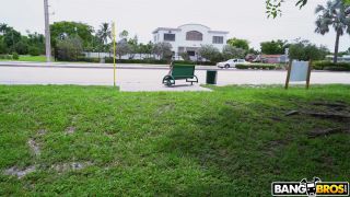 gratis xxx video 33 sarah blake femdom Sofie Reyez - Latina amante del dinero se lleva un paseo - [BangBus / BangBros] (Full HD 1080p), fetiche en el fetiche porno