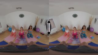 Hime Marie, Madison Summers, Ryan Reid Naughty America VR with Hime Marie, Madison Summers & Ryan Reid in Tantric Yoga turns into a deeply sensual foursome bang... - Blonde