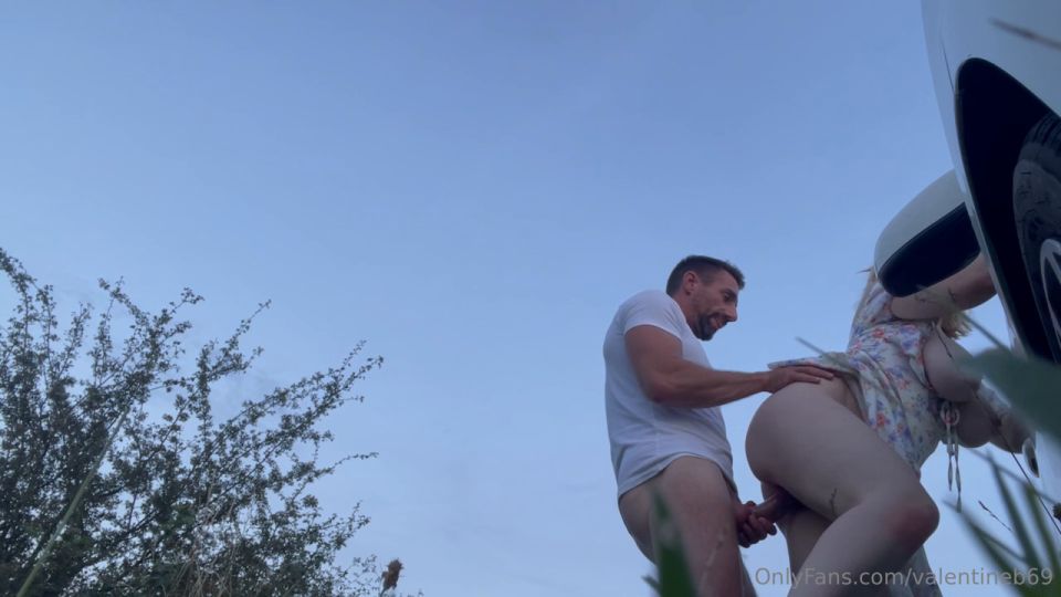 Tetona esposa francesa haciendo trampa con amante en el aire libre (hot babes) Faustine Perdrix