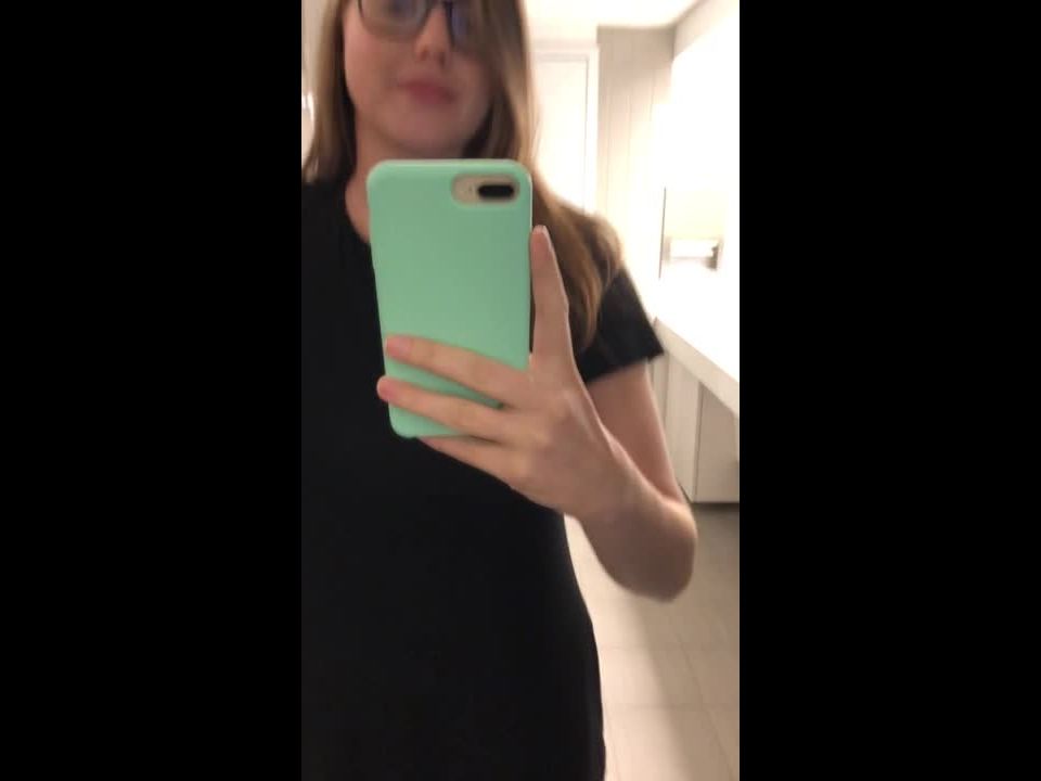 Curvy baby Curvybaby - revealing myself in the office bathroom 18-09-2019