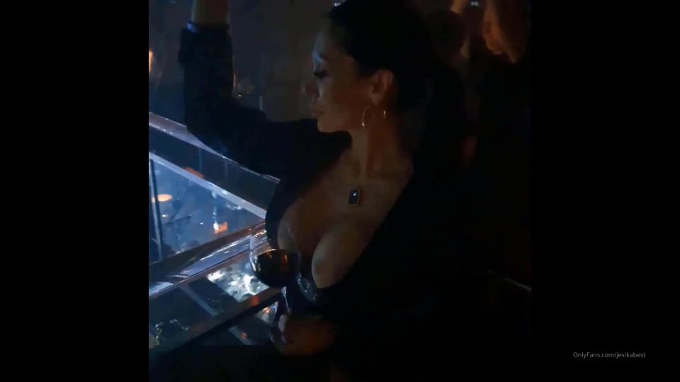 jesikabest  Fingers in my pussy in the club on milf porn 
