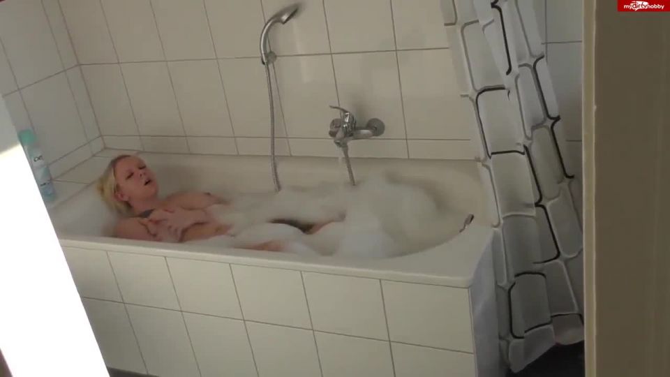 online adult clip 19 Luna Love / LunaLove – Surprised by the uncle in the tub !!! HD 720p on fetish porn virtual femdom