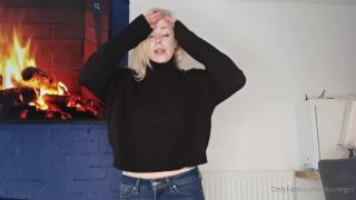 UKCuteGirl () Ukcutegirl - if i just stretch out a tiny bit in my cosy roll neck sweater u can see a lot 03-02-2021