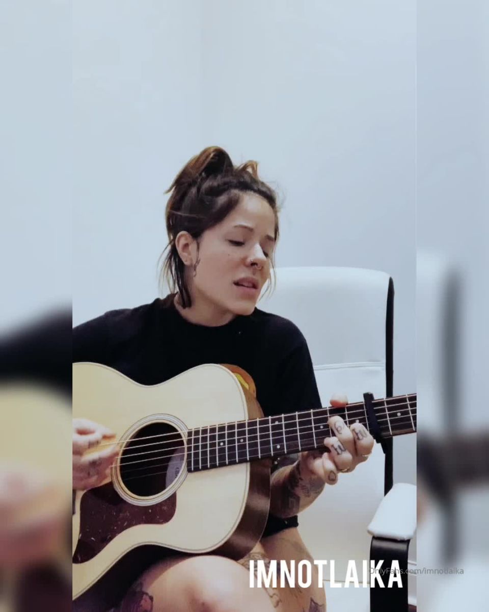 LAIKA - imnotlaika Imnotlaikawas testing out my new guitar in my new stream room im hella tired today and my voi - 11-01-2020 - Onlyfans