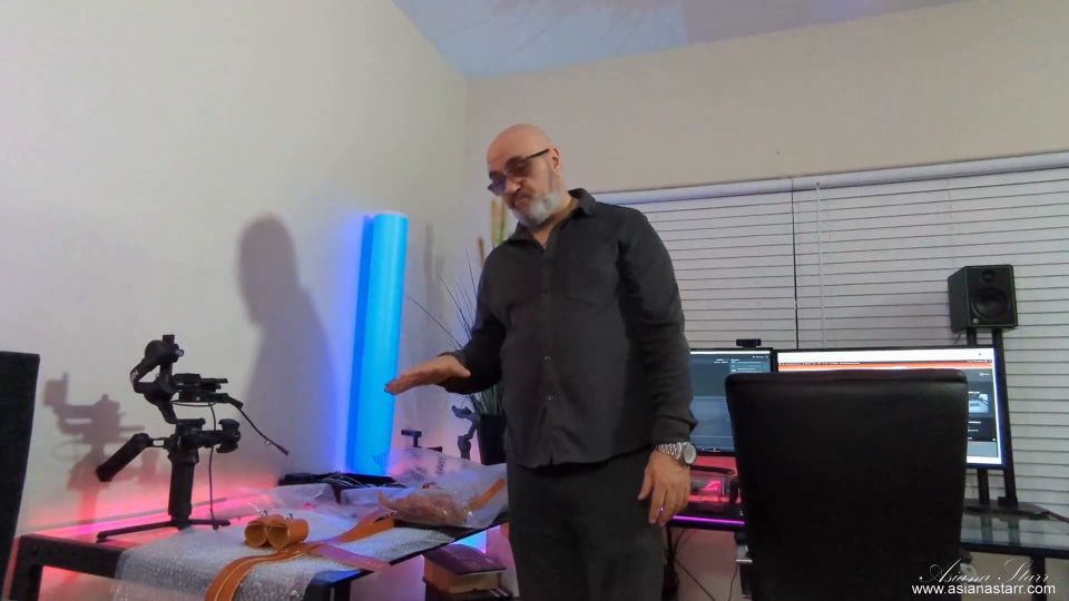 asianastarr 2024-07-12 Asiática con estropeado - Arnés de cuero inflexible Abril 2023 mioblir