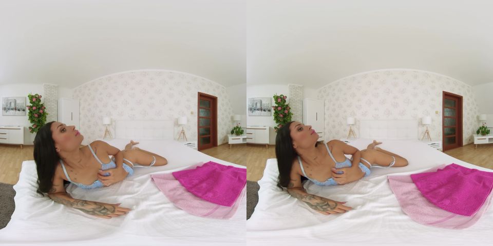 Breiny Zoe - Latina Plugging Her Own Holes - Czech VR Fetish 411 - CzechVRFetish (UltraHD 4K 2021)