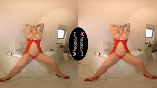 Solo Blonde Big Tits Jarushka Ross Hevy Masturbating With Glass In VR