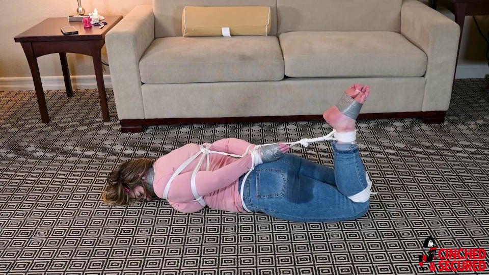 Dolly Mattel - Capturado mientras limpiaba 1080P - Bondage