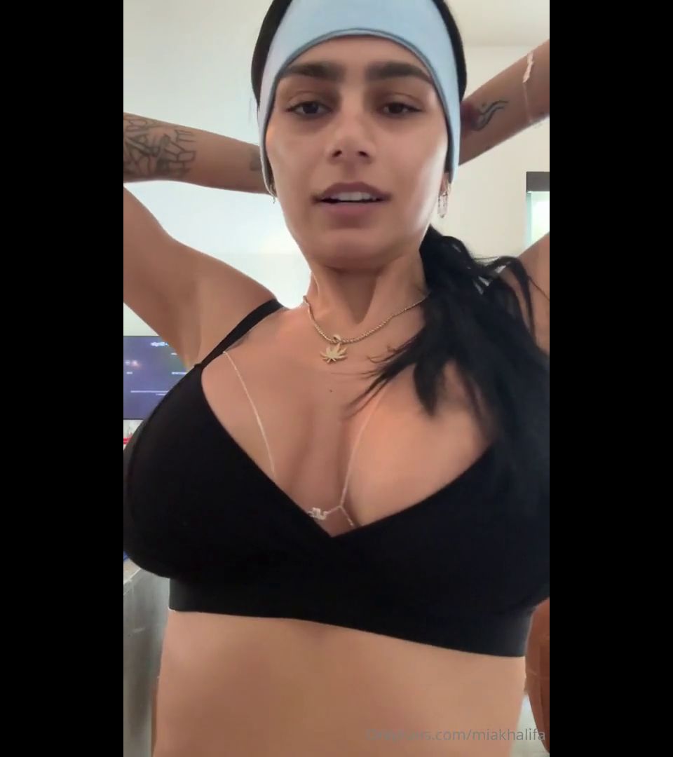 Mia Khalifa Seduces In Her Underwear With Her Tits Out Onlyfans (Amateur porn)