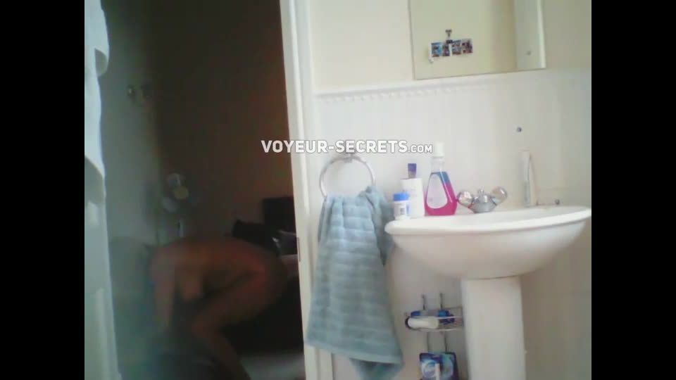 Naked wife filmed in the shower